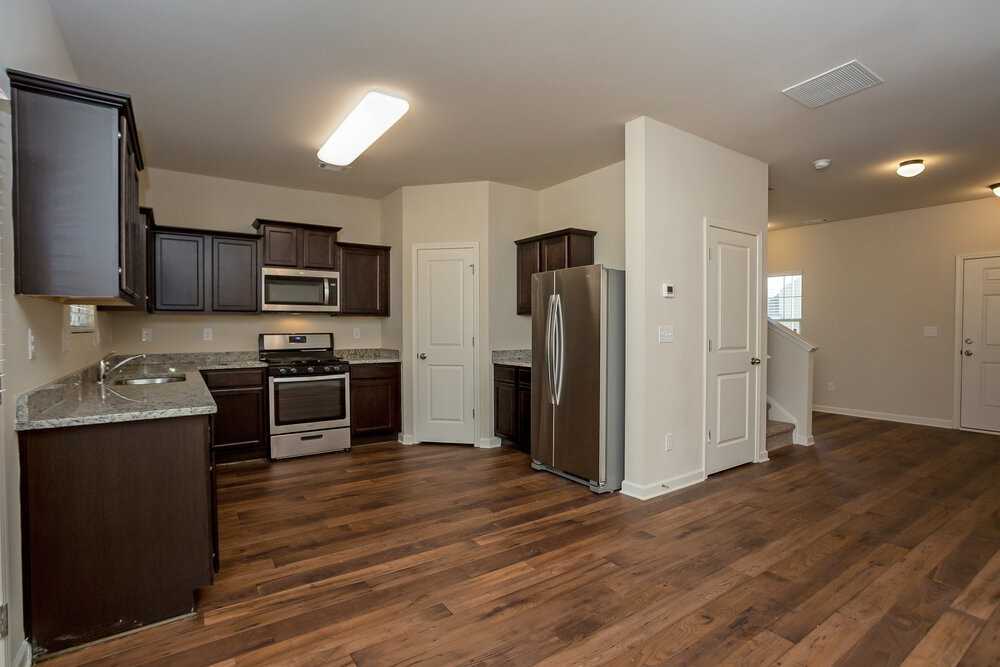 3103 Avondale Dr Se - Photo 6 of 15