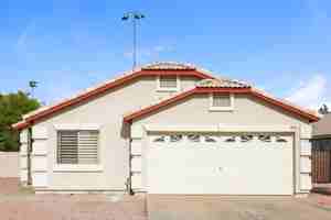 featured image of 323 N Ocean Dr