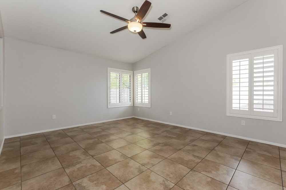 323 N Ocean Dr - Photo 5 of 16