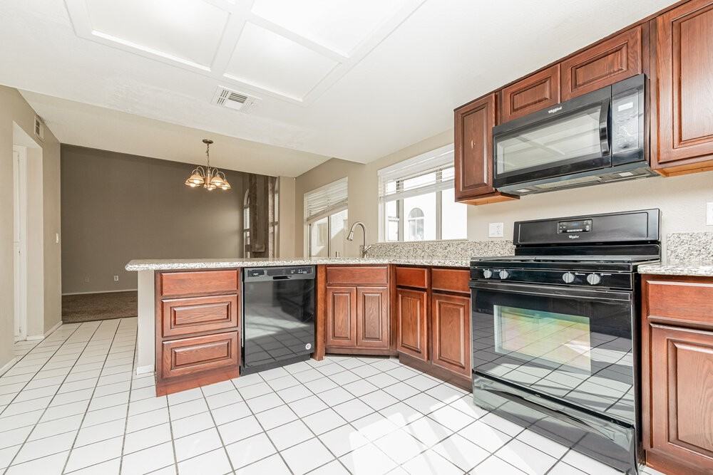 4421 Mcbride Dr - Photo 7 of 17