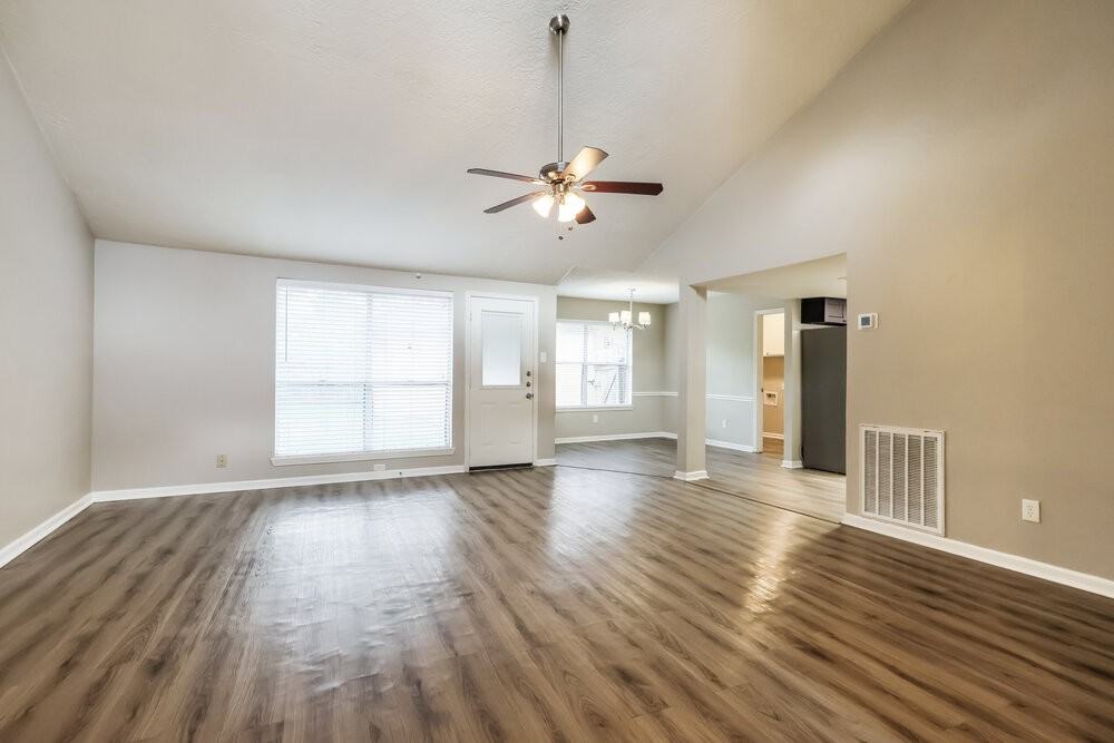 7327 Shady Vale Ln - Photo 3 of 16