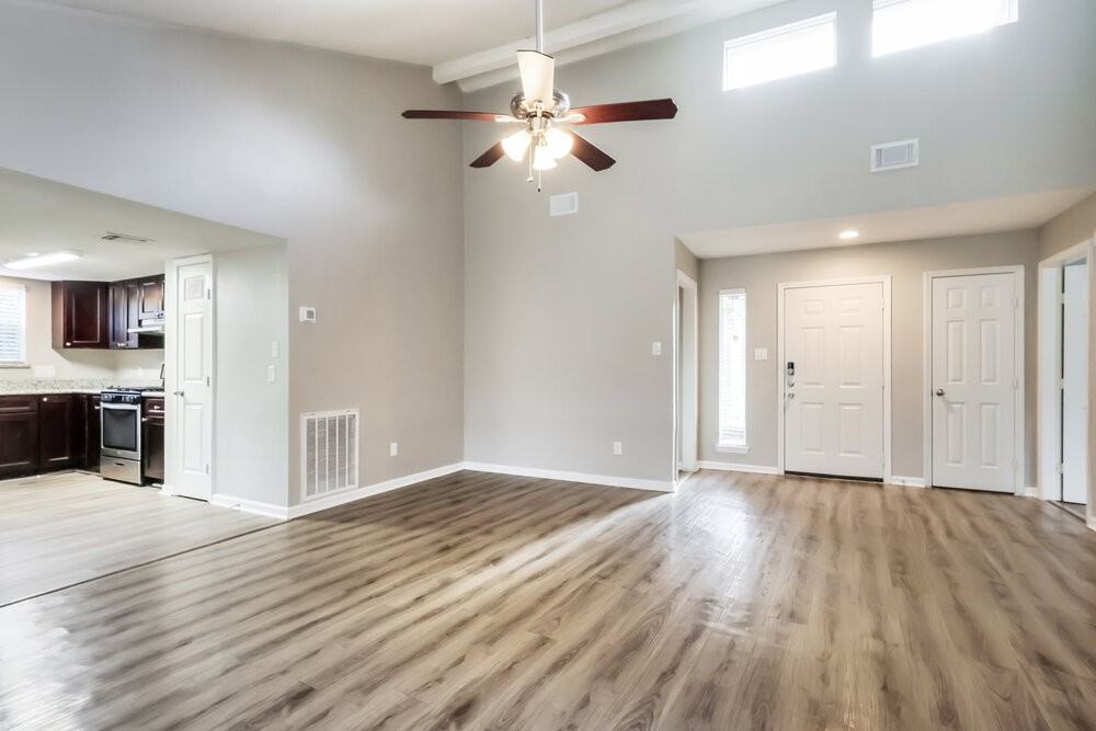 7327 Shady Vale Ln - Photo 4 of 16