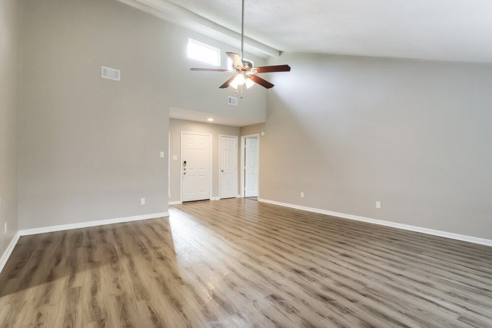 7327 Shady Vale Ln - Photo 5 of 16