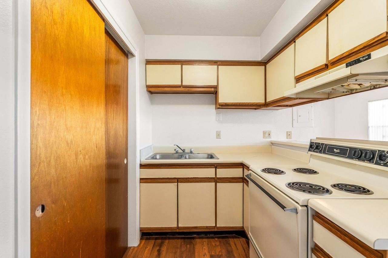 FREE UTILITIES!!   GREAT VIBES!! - Photo 4 of 50