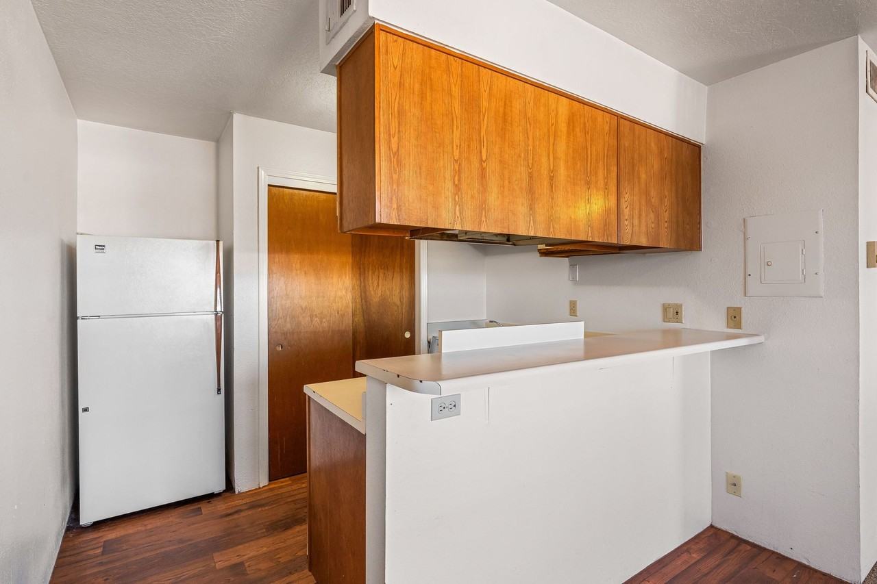 FREE UTILITIES!!   GREAT VIBES!! - Photo 6 of 50