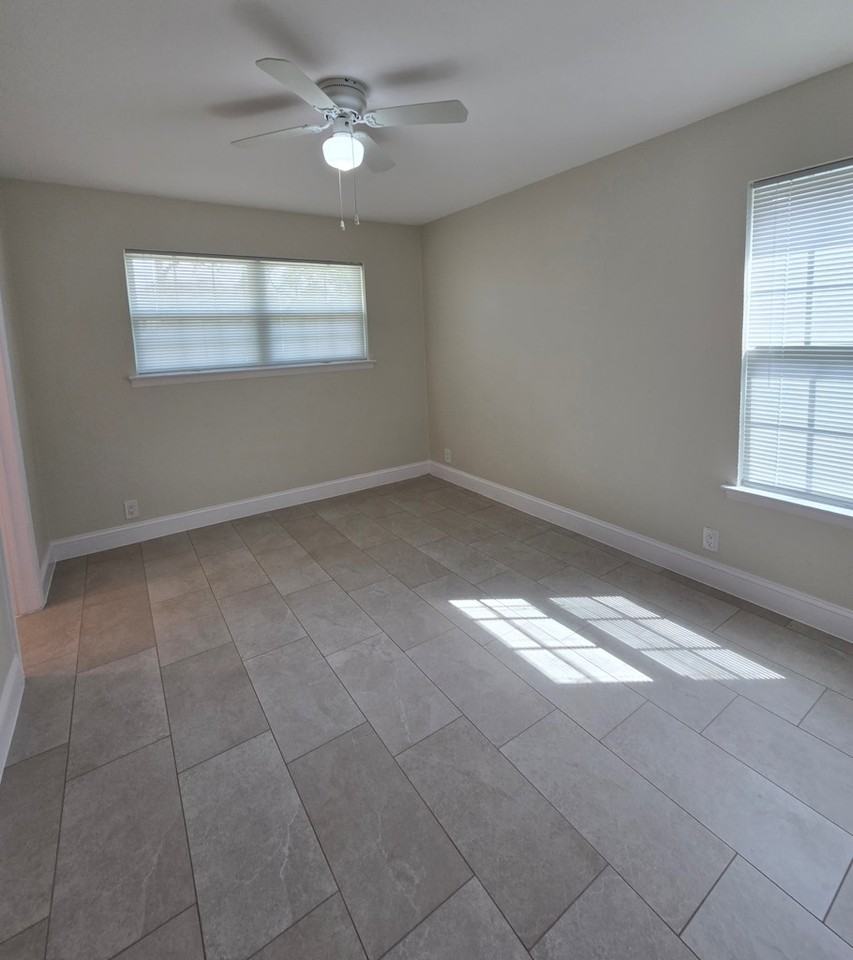 520 E Tyler St - Photo 2 of 24