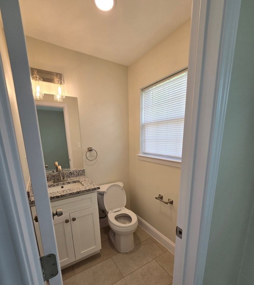 520 E Tyler St - Photo 3 of 24