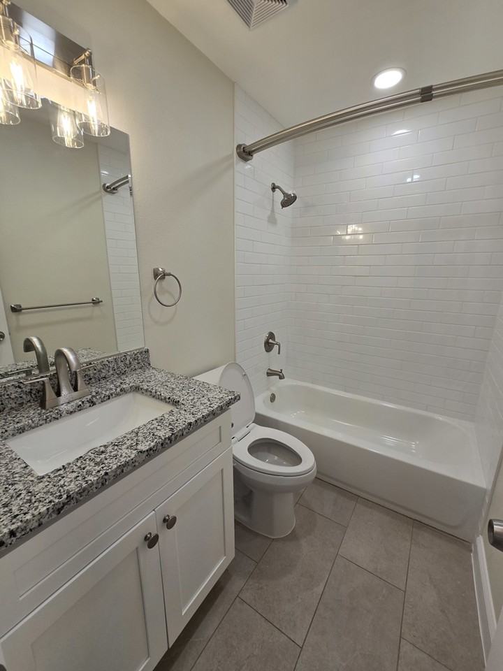 520 E Tyler St - Photo 4 of 24