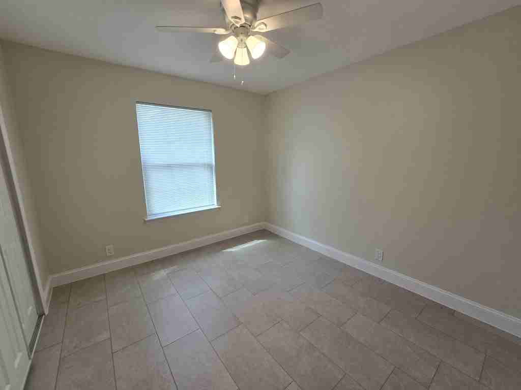 520 E Tyler St - Photo 6 of 24