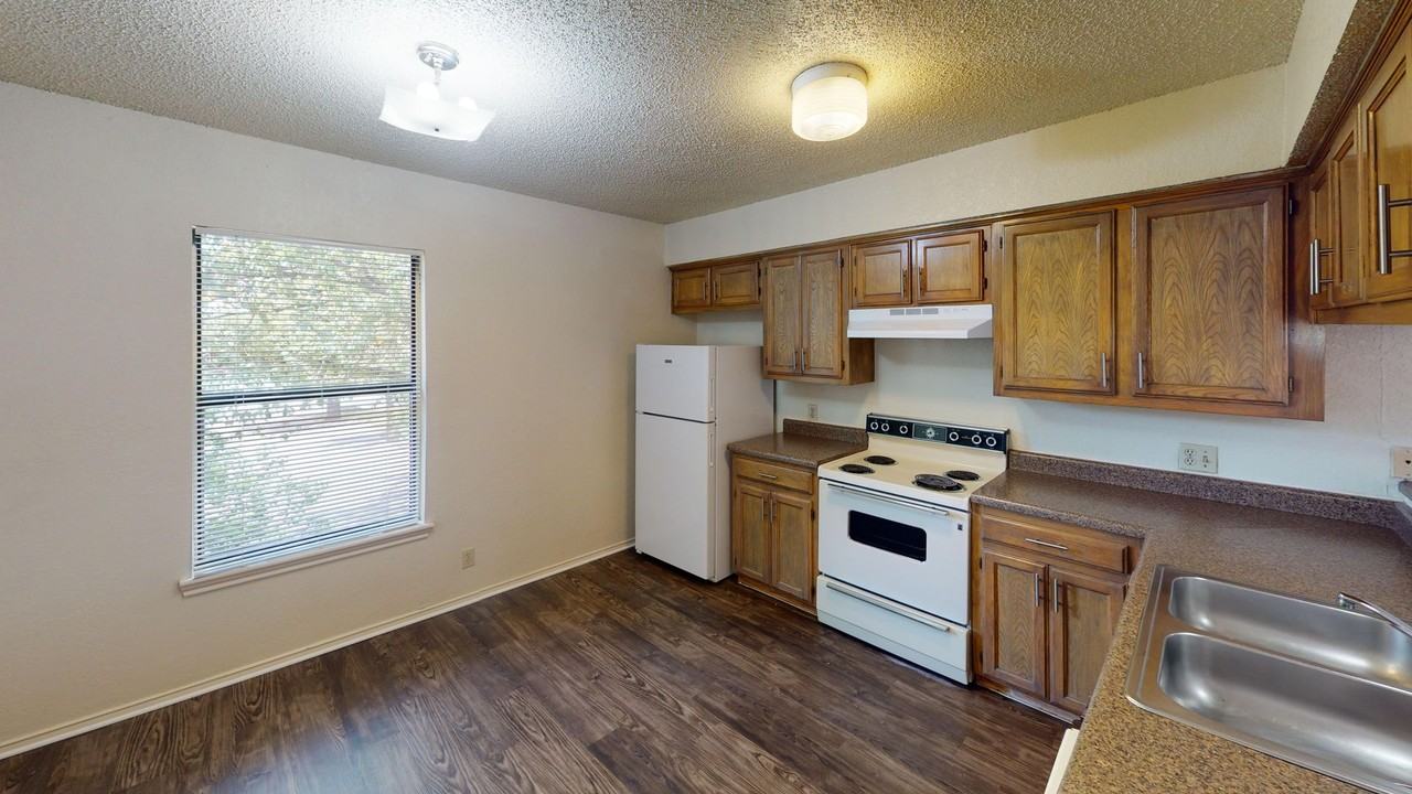 Prairie Oaks Apartments - Photo 4 of 7