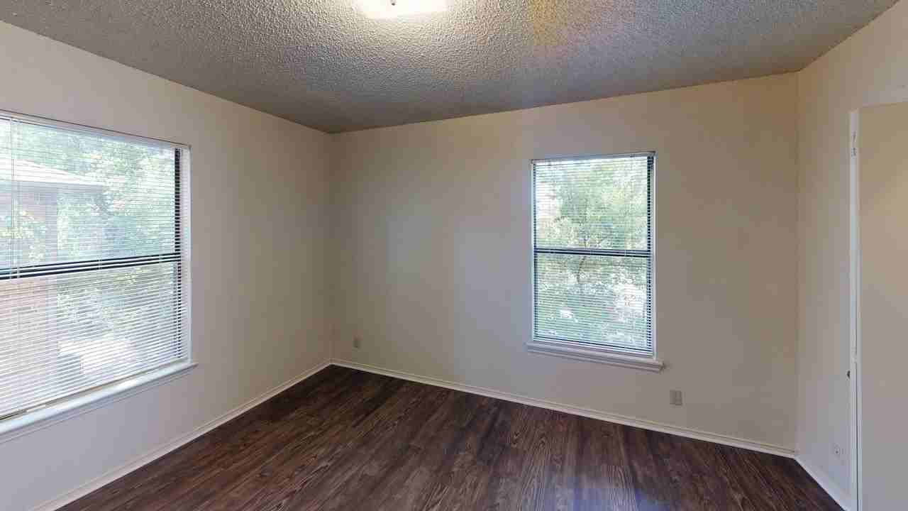 Prairie Oaks Apartments - Photo 6 of 7