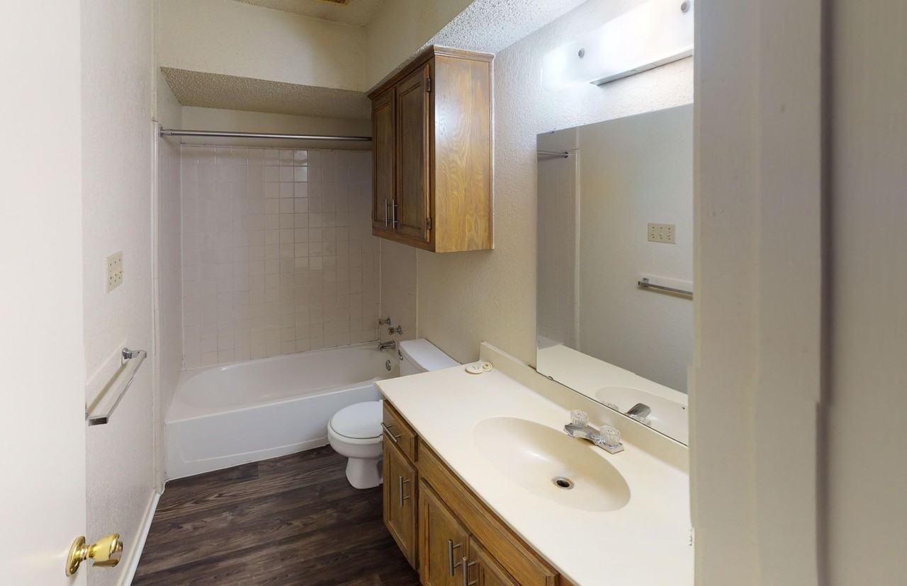 Prairie Oaks Apartments - Photo 7 of 7