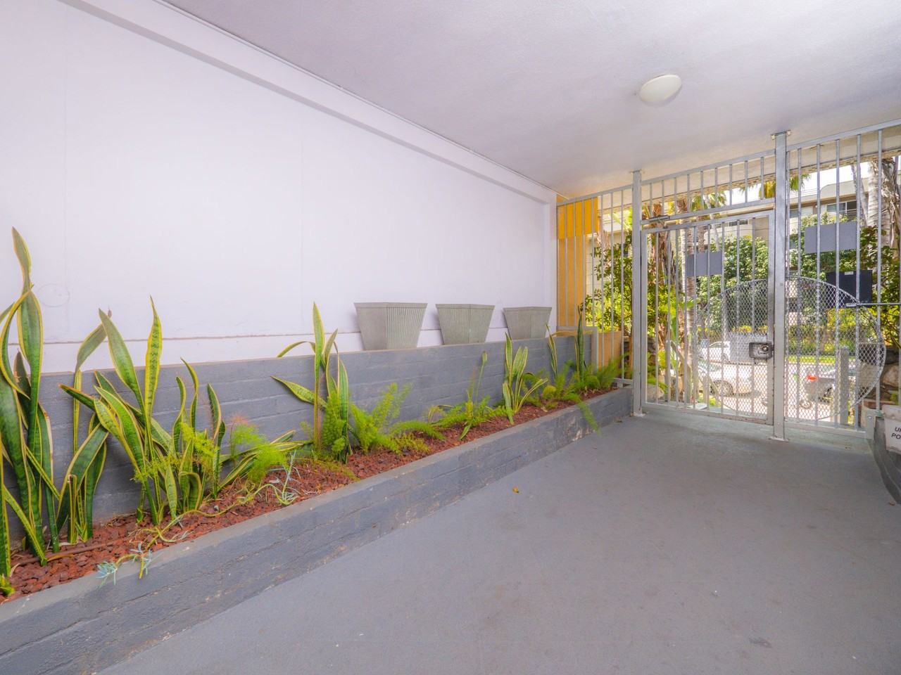 336 S. Alexandria Ave - Photo 5 of 12