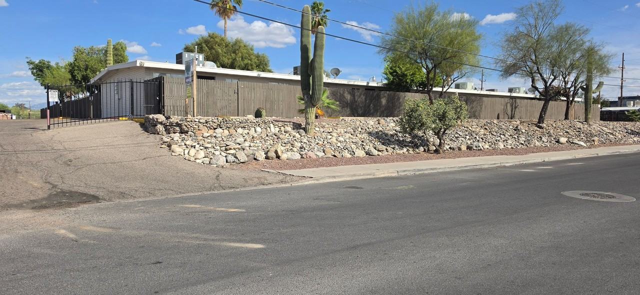 Oakwood Terrace **1 MONTH FREE MOVE IN SPECIAL!!!** - Photo 2 of 22