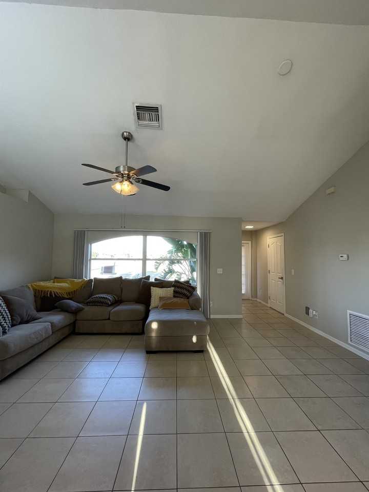 1602 Sw 16th Ct - Photo 2 of 42