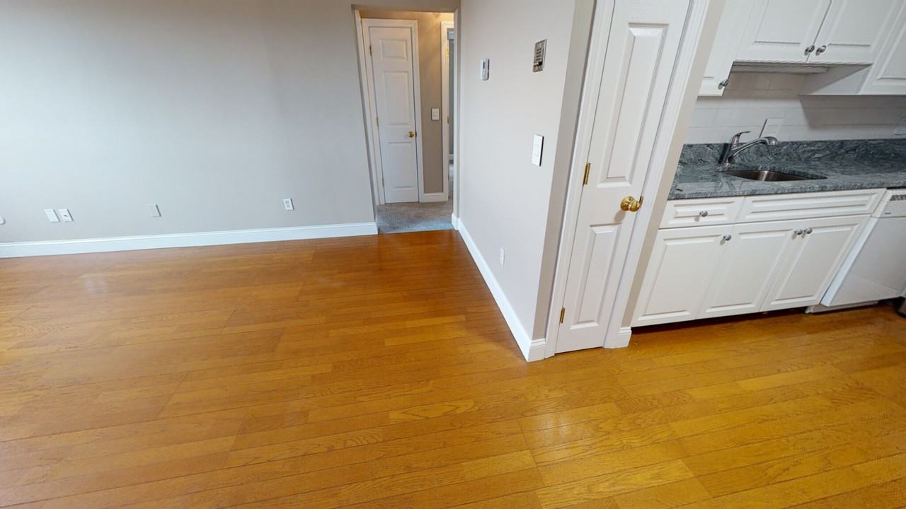 326 Broadway - Photo 6 of 7