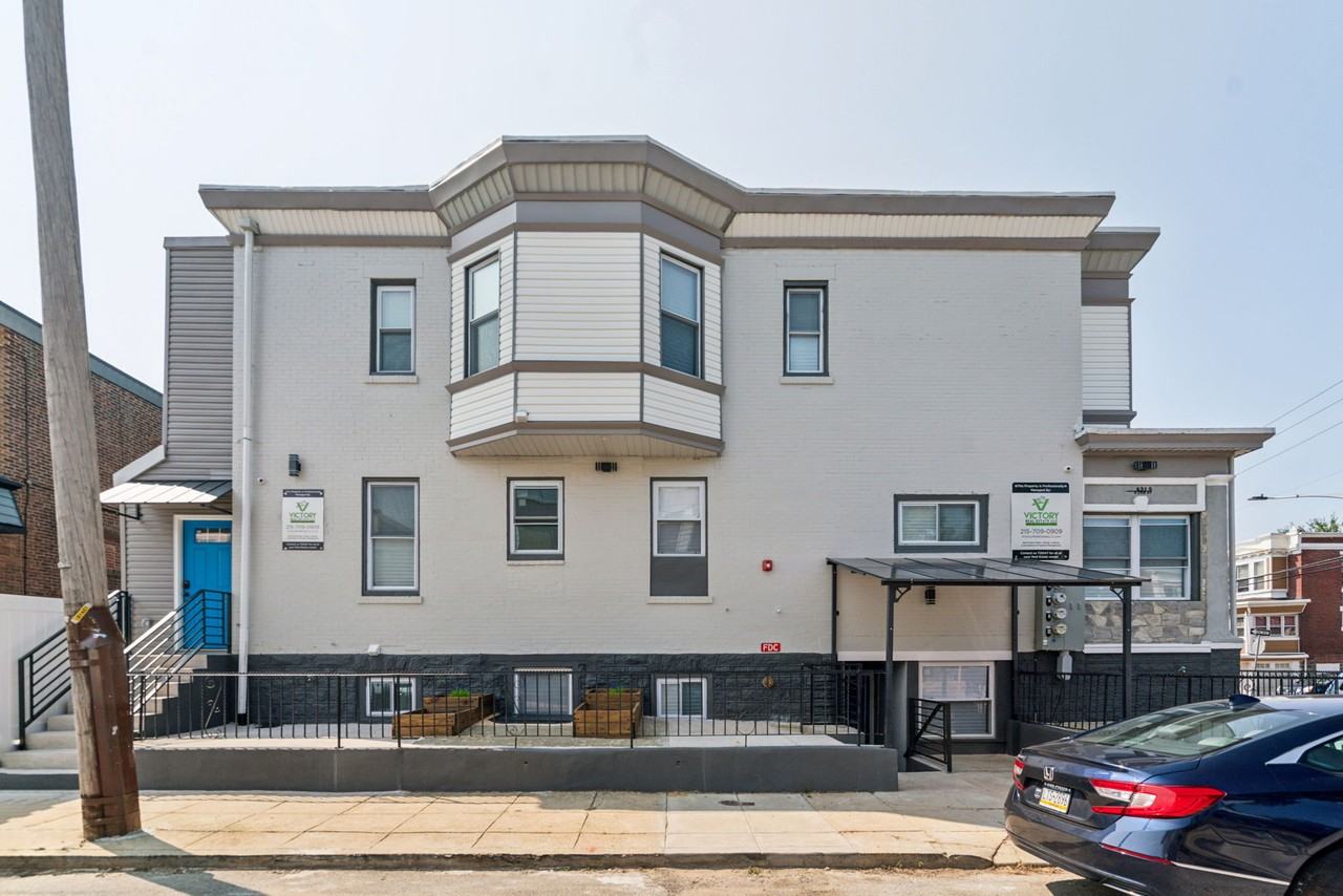 431 S 62nd St #1 - Photo 6 of 26