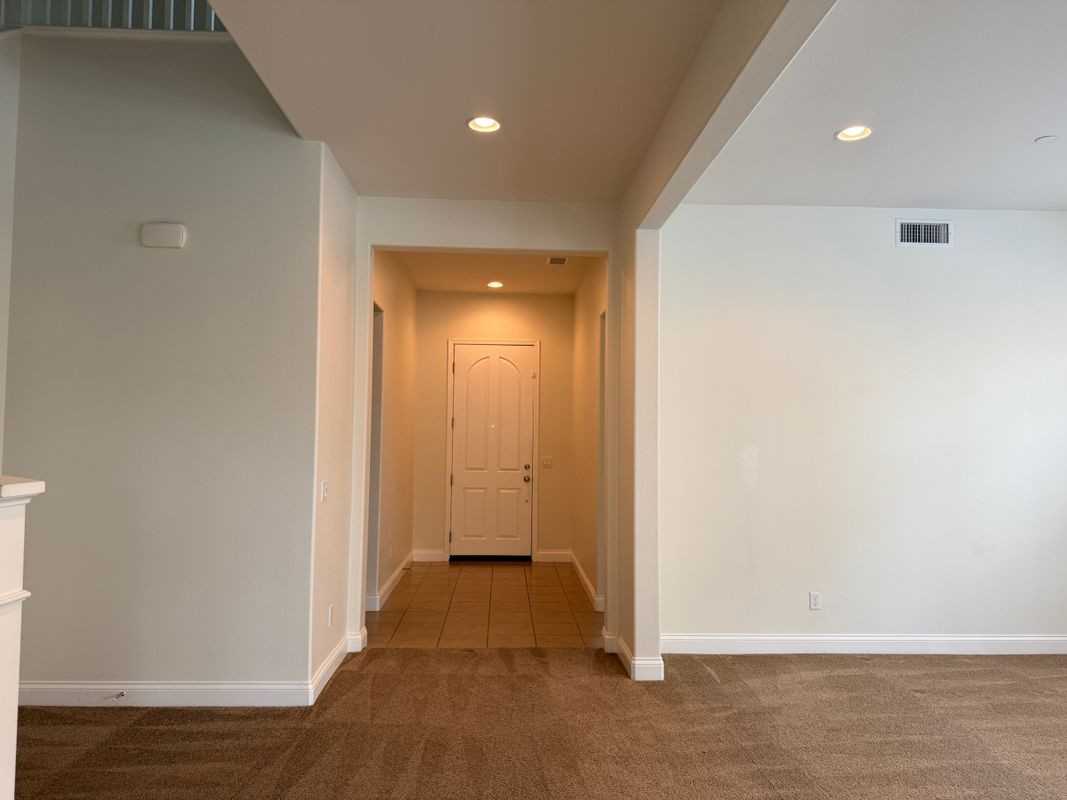 6012 Porto St - Photo 2 of 20