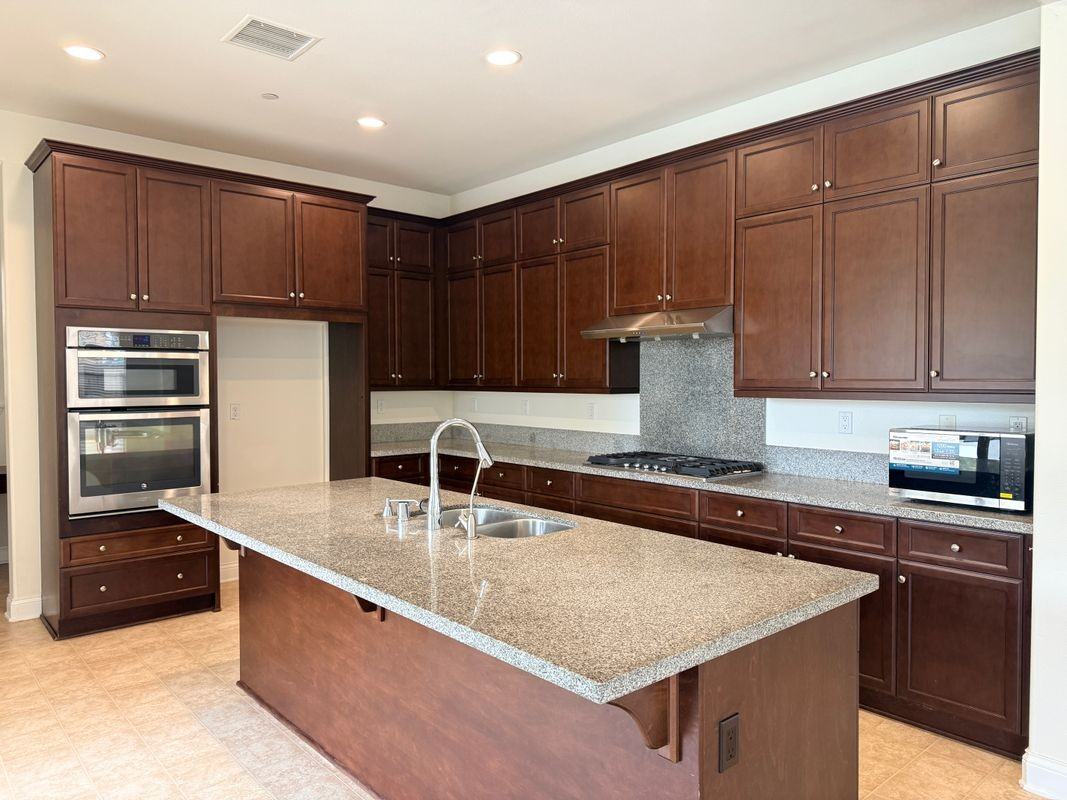 6012 Porto St - Photo 6 of 20