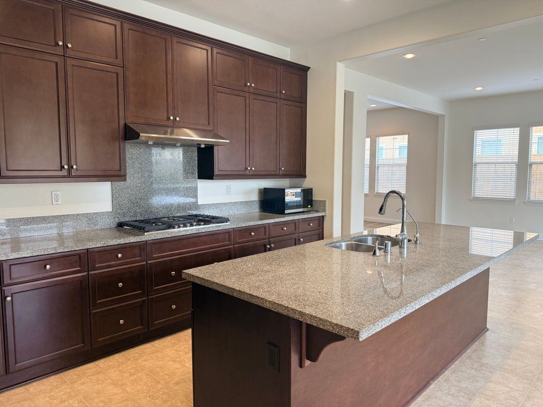 6012 Porto St - Photo 7 of 20