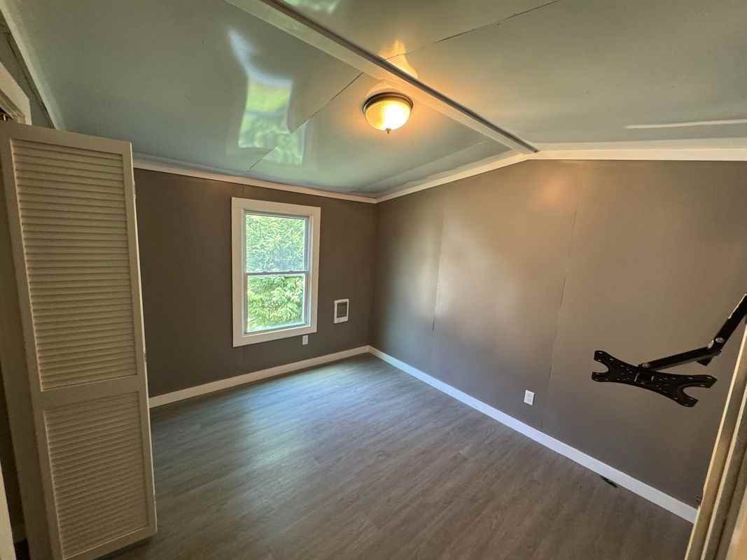 465 Summit St - Photo 5 of 19