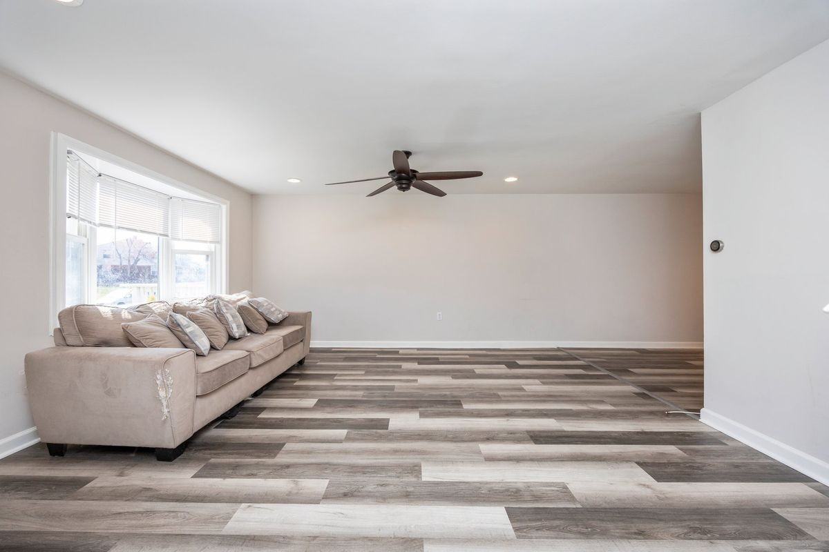 3130 Ryerson Cir - Photo 3 of 24