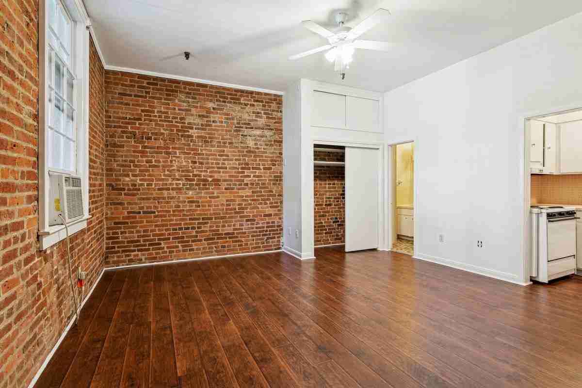 807 Bourbon St - Photo 2 of 5