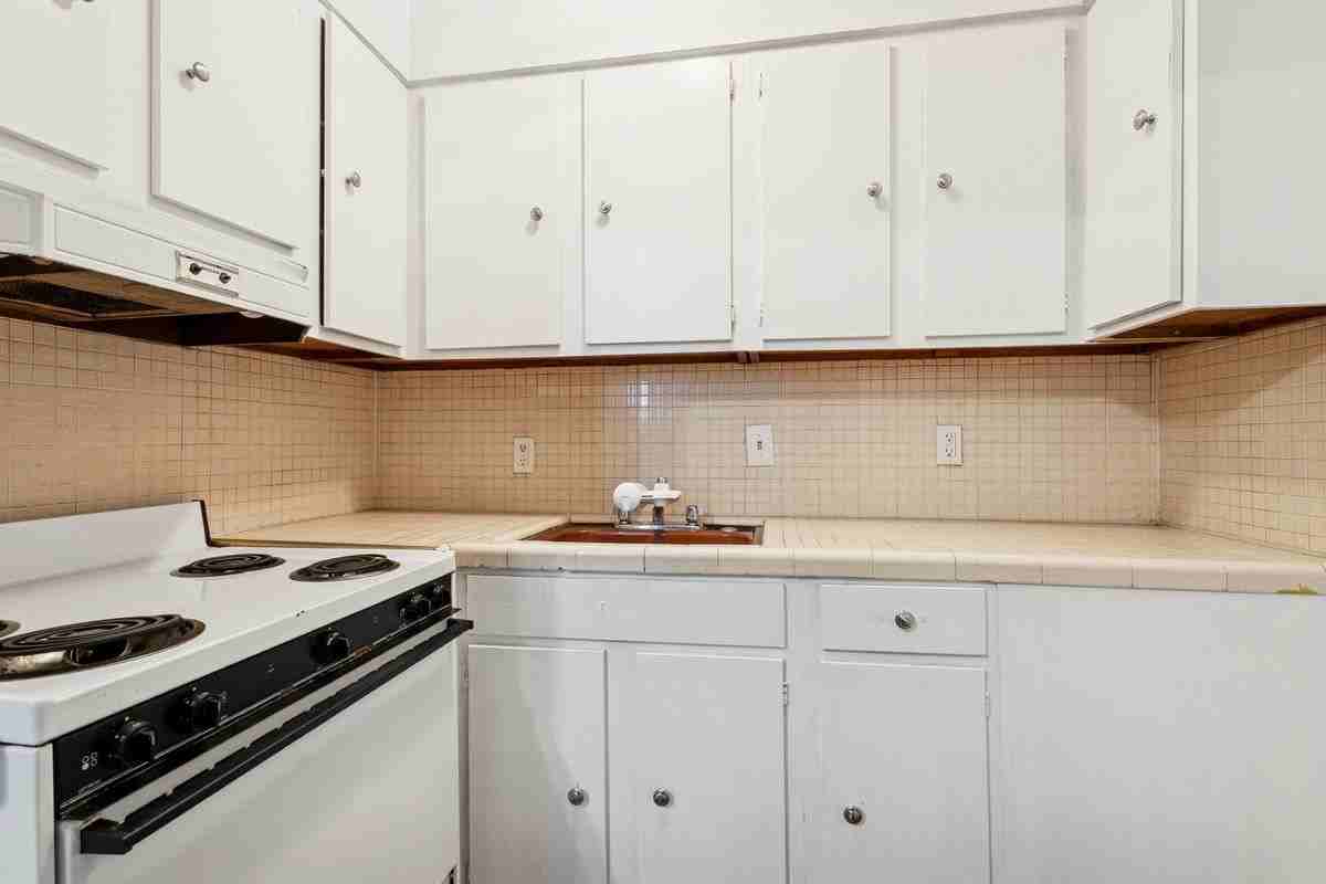 807 Bourbon St - Photo 3 of 5