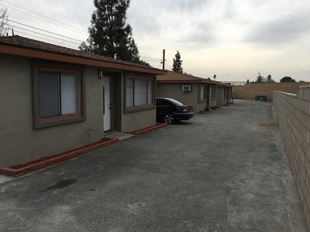 642 W 3rd St - Photo 3 of 15