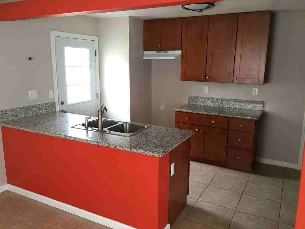 642 W 3rd St - Photo 4 of 15