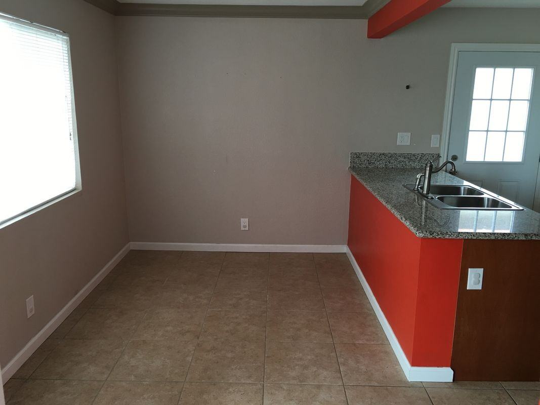 642 W 3rd St - Photo 7 of 15