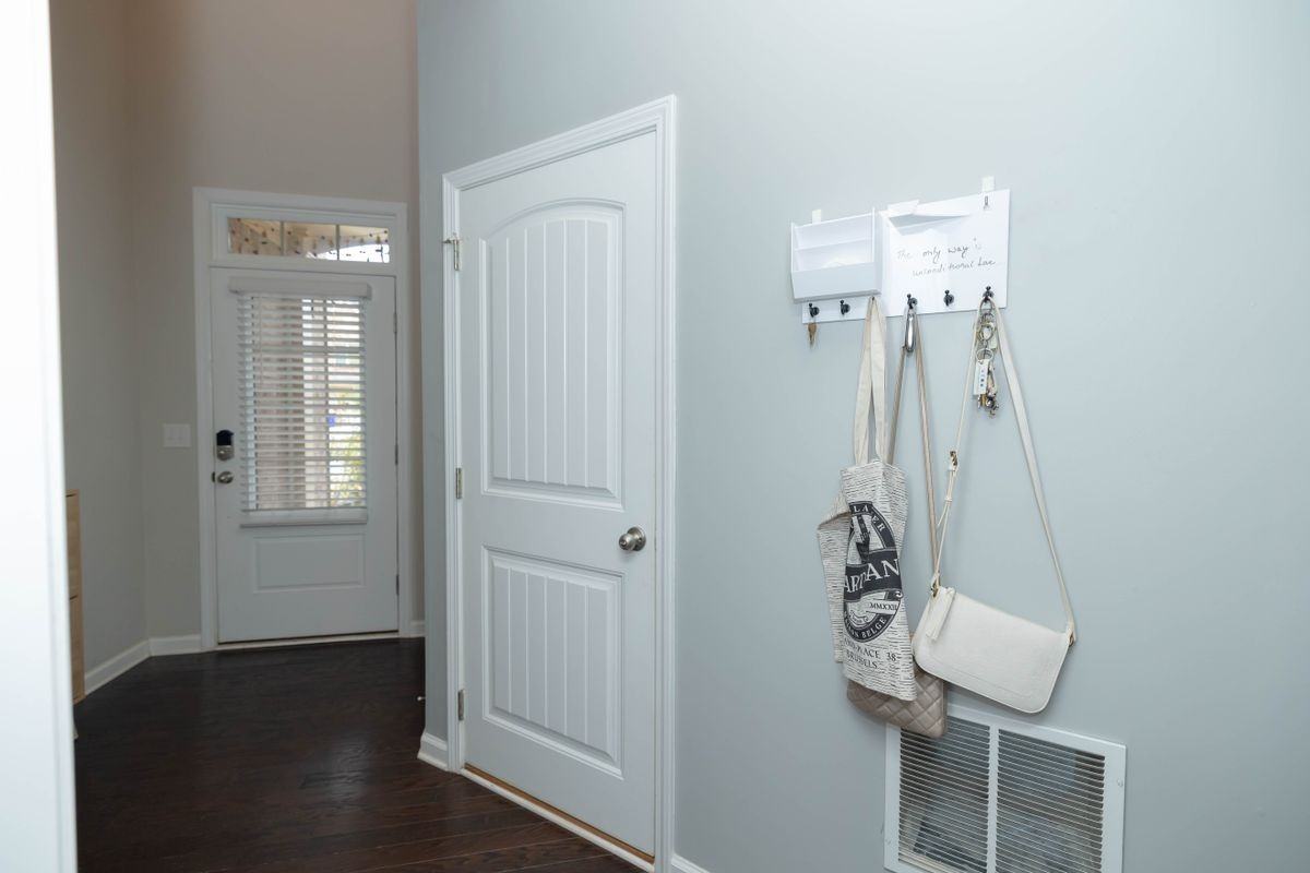 7245 Heritage Oak Ct - Photo 2 of 21