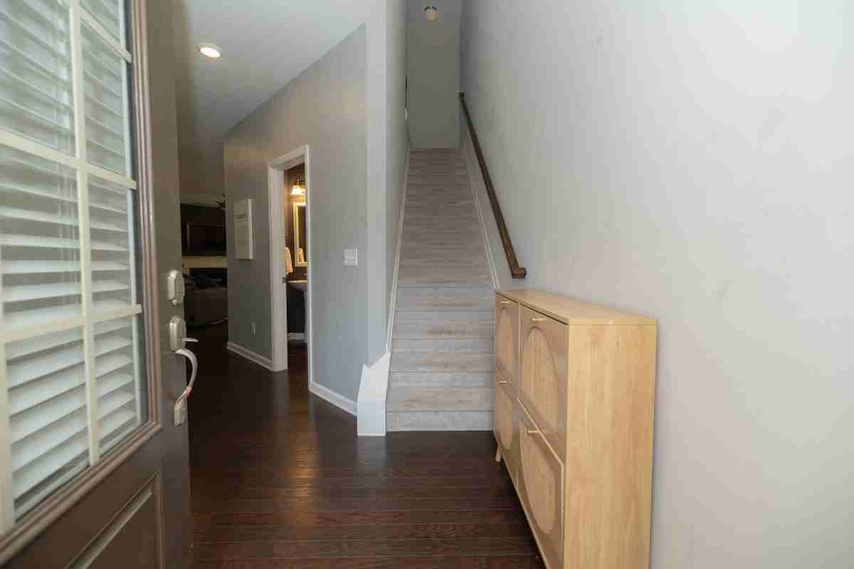 7245 Heritage Oak Ct - Photo 3 of 21