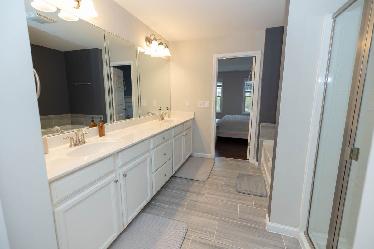 7245 Heritage Oak Ct - Photo 4 of 21