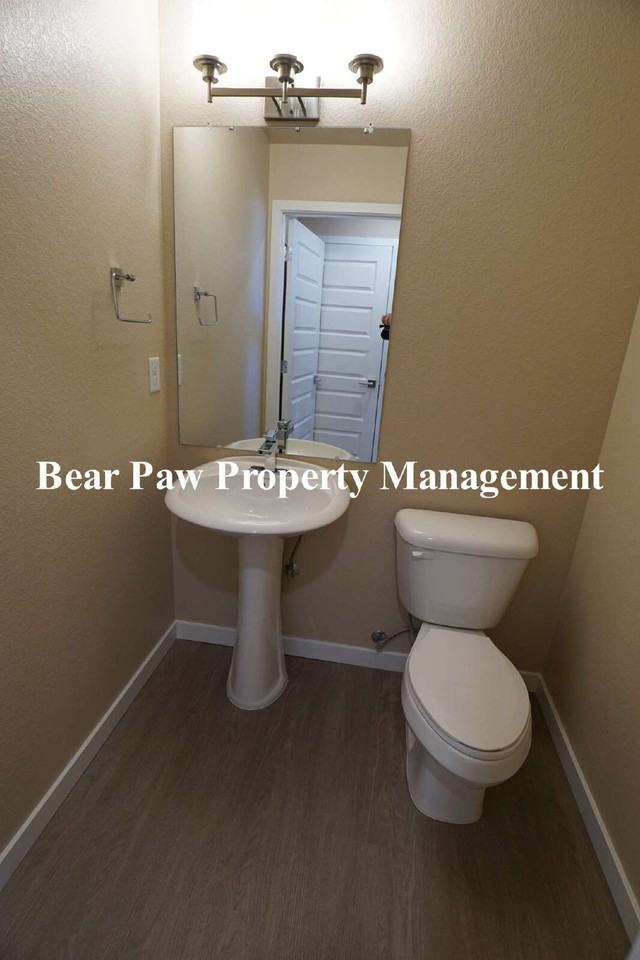 4005 S Teller St - Photo 5 of 16