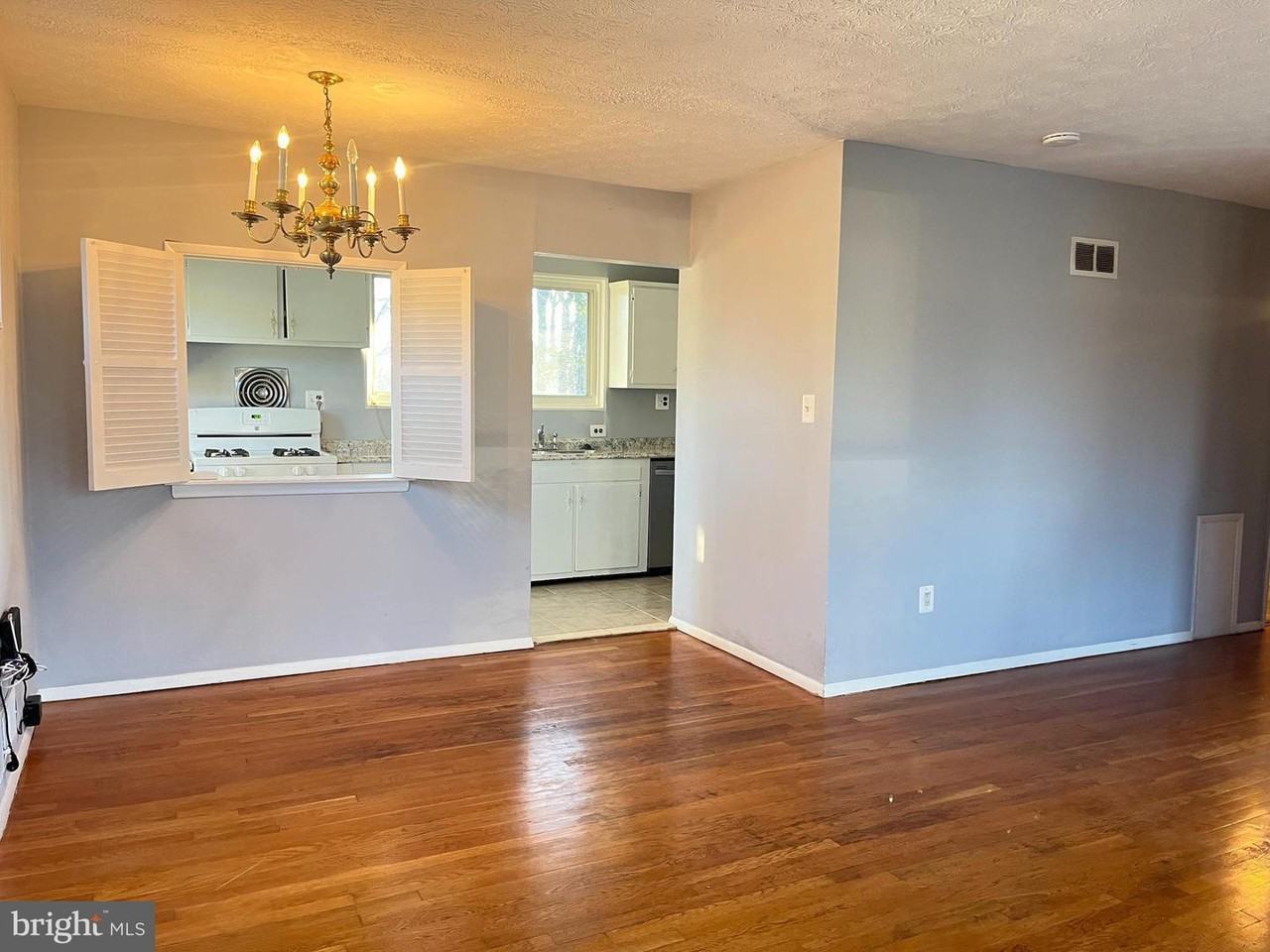 6323 Fenton Ct - Photo 4 of 32