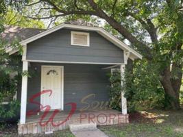 featured image of 1004 N Clinton St