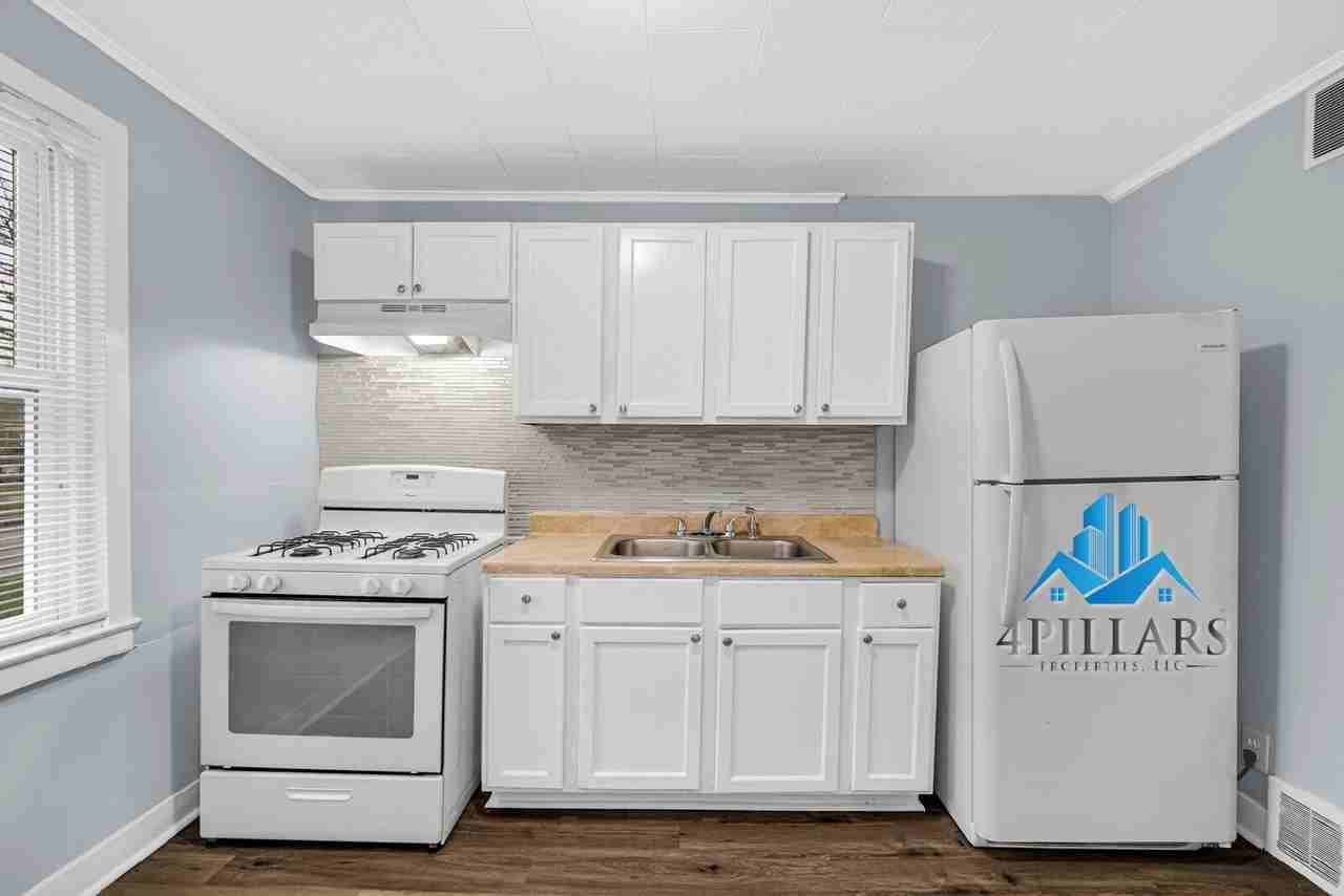 1404 Federal Ave - Photo 2 of 23