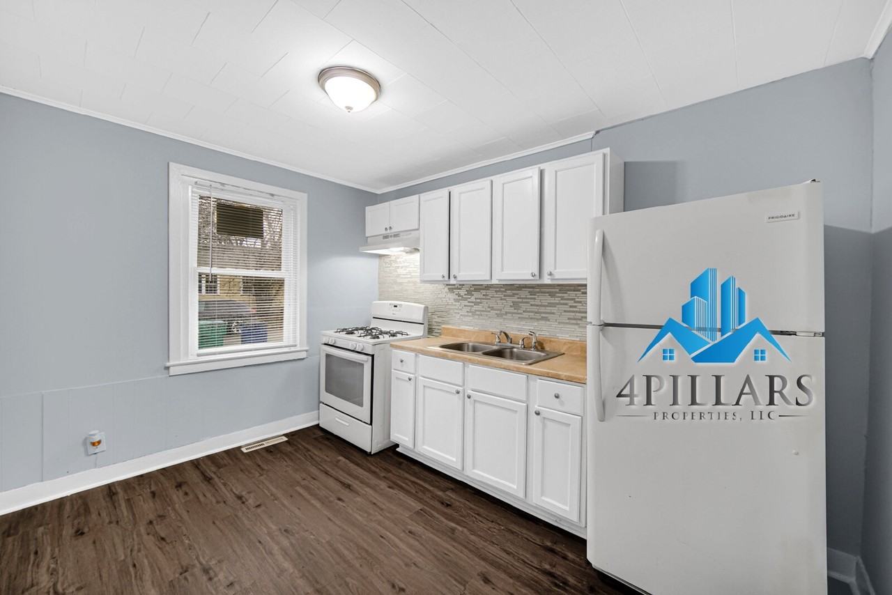 1404 Federal Ave - Photo 3 of 23