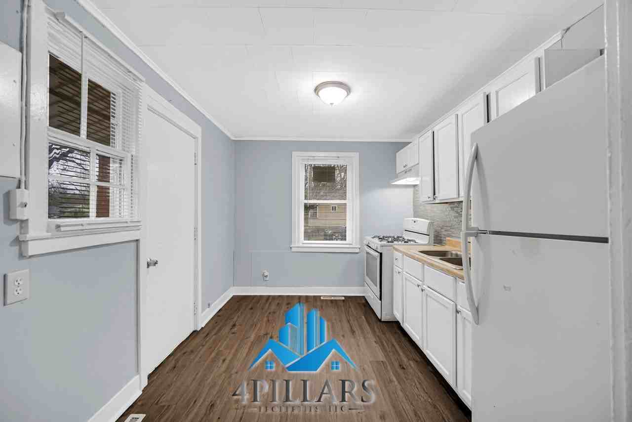 1404 Federal Ave - Photo 4 of 23