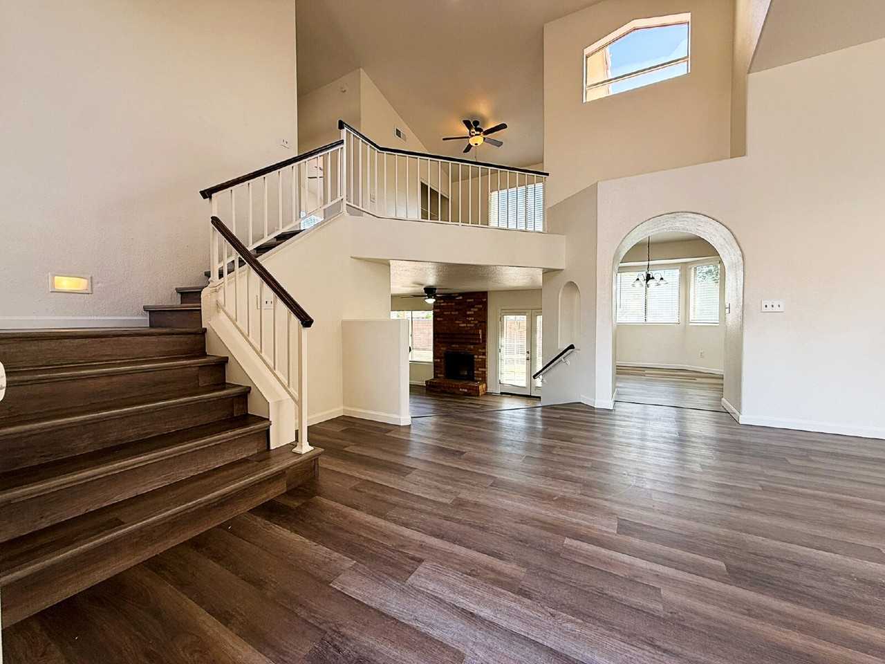 10933 W Cottonwood Ln - Photo 4 of 38