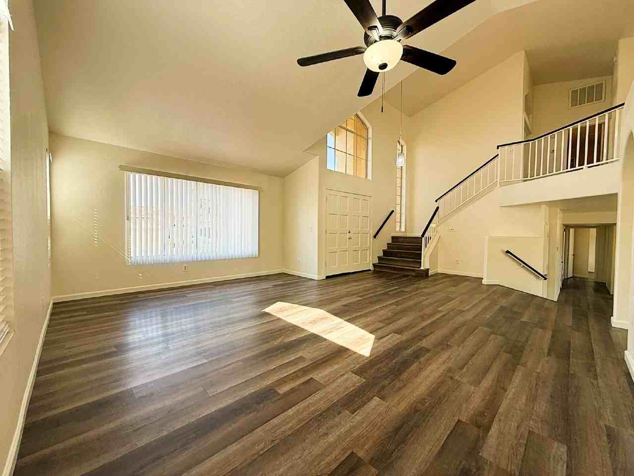 10933 W Cottonwood Ln - Photo 6 of 38