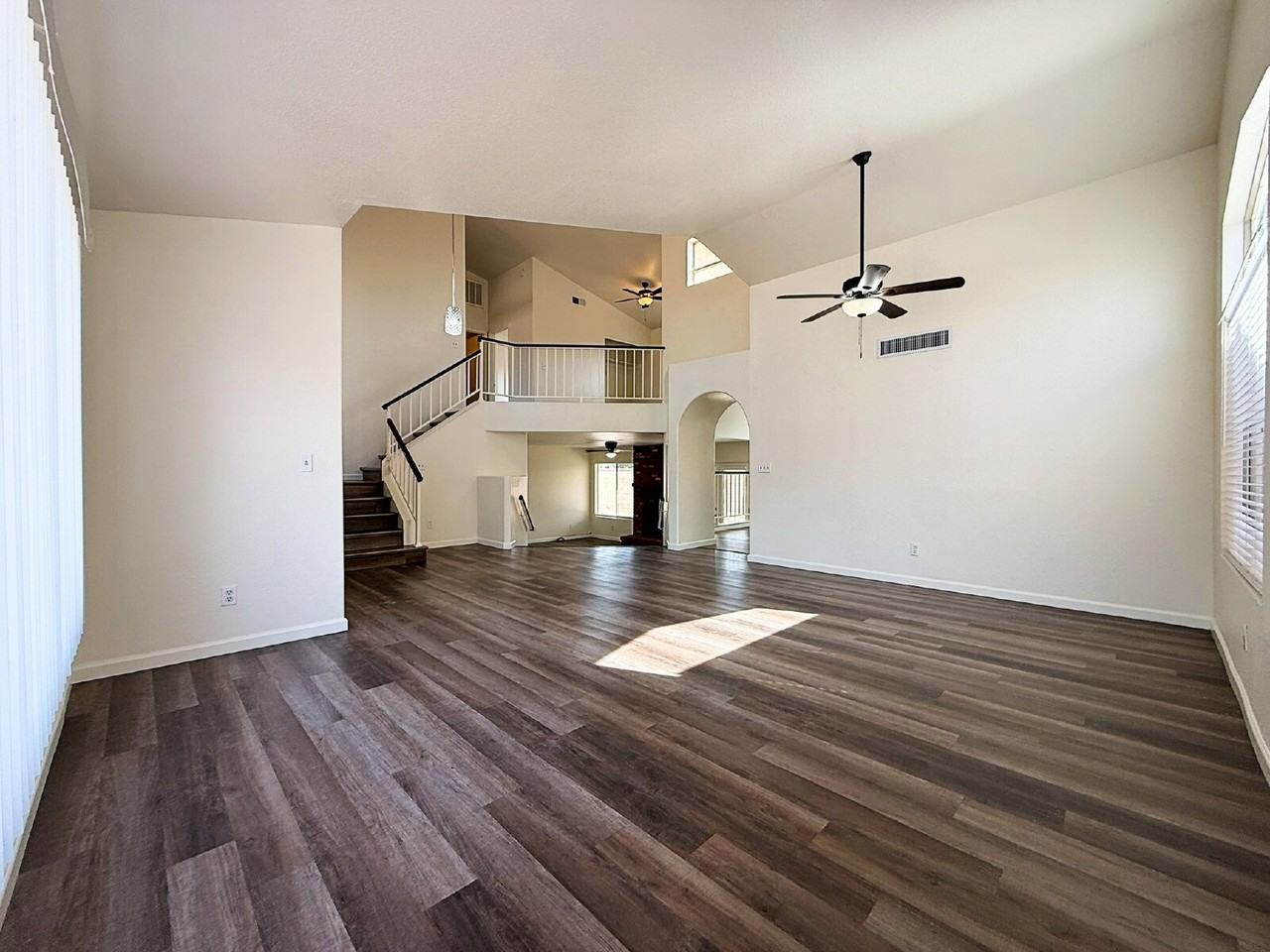 10933 W Cottonwood Ln - Photo 7 of 38