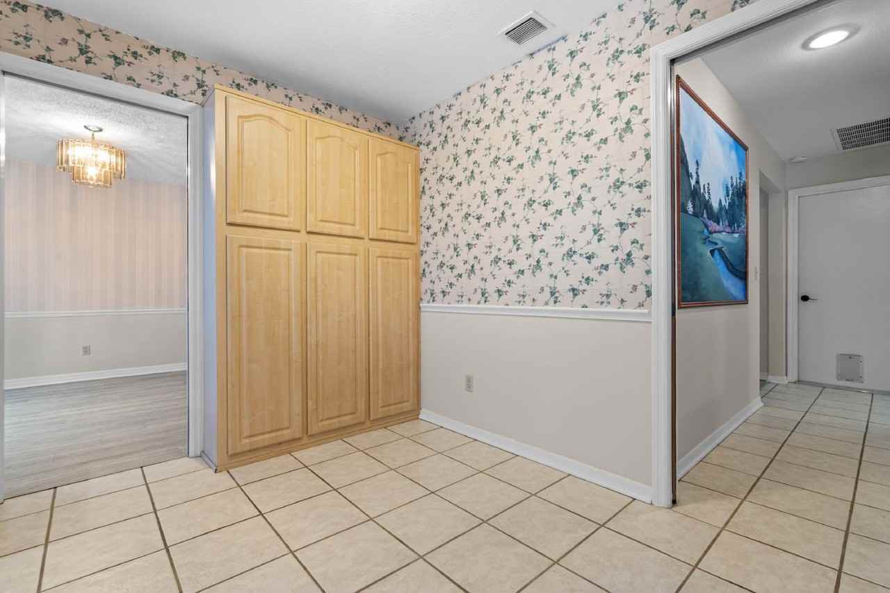 109 Harrogate Pl - Photo 6 of 34