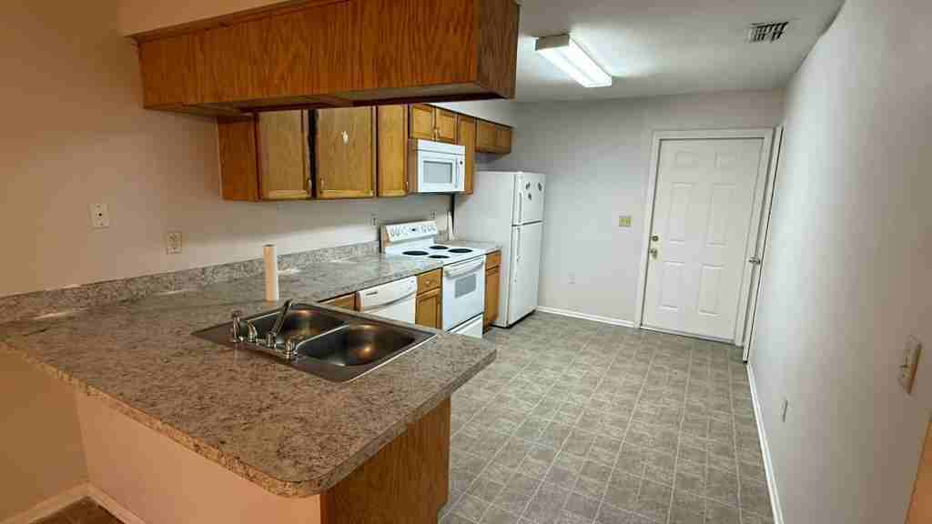 253 Century Blvd - Photo 3 of 11