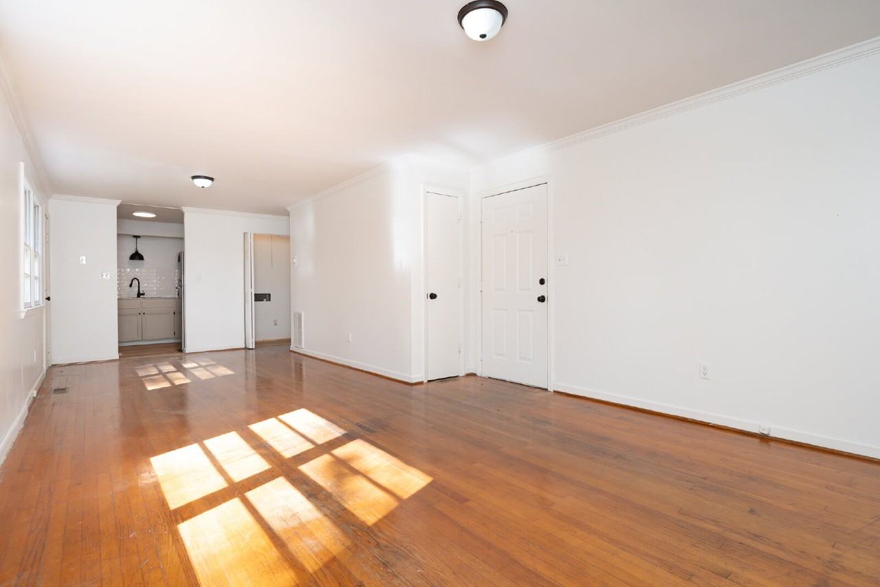 705 Ravenel St - Photo 5 of 23