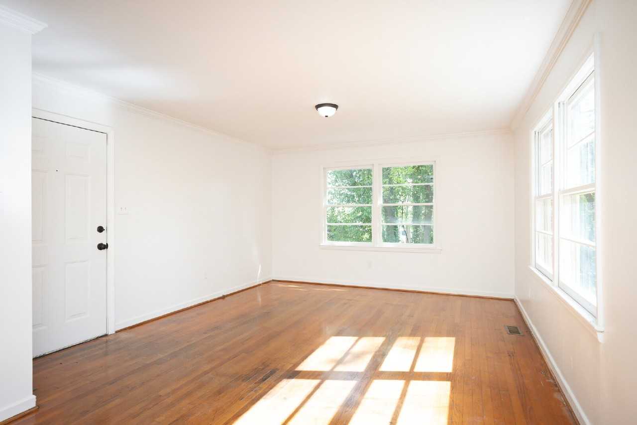 705 Ravenel St - Photo 6 of 23