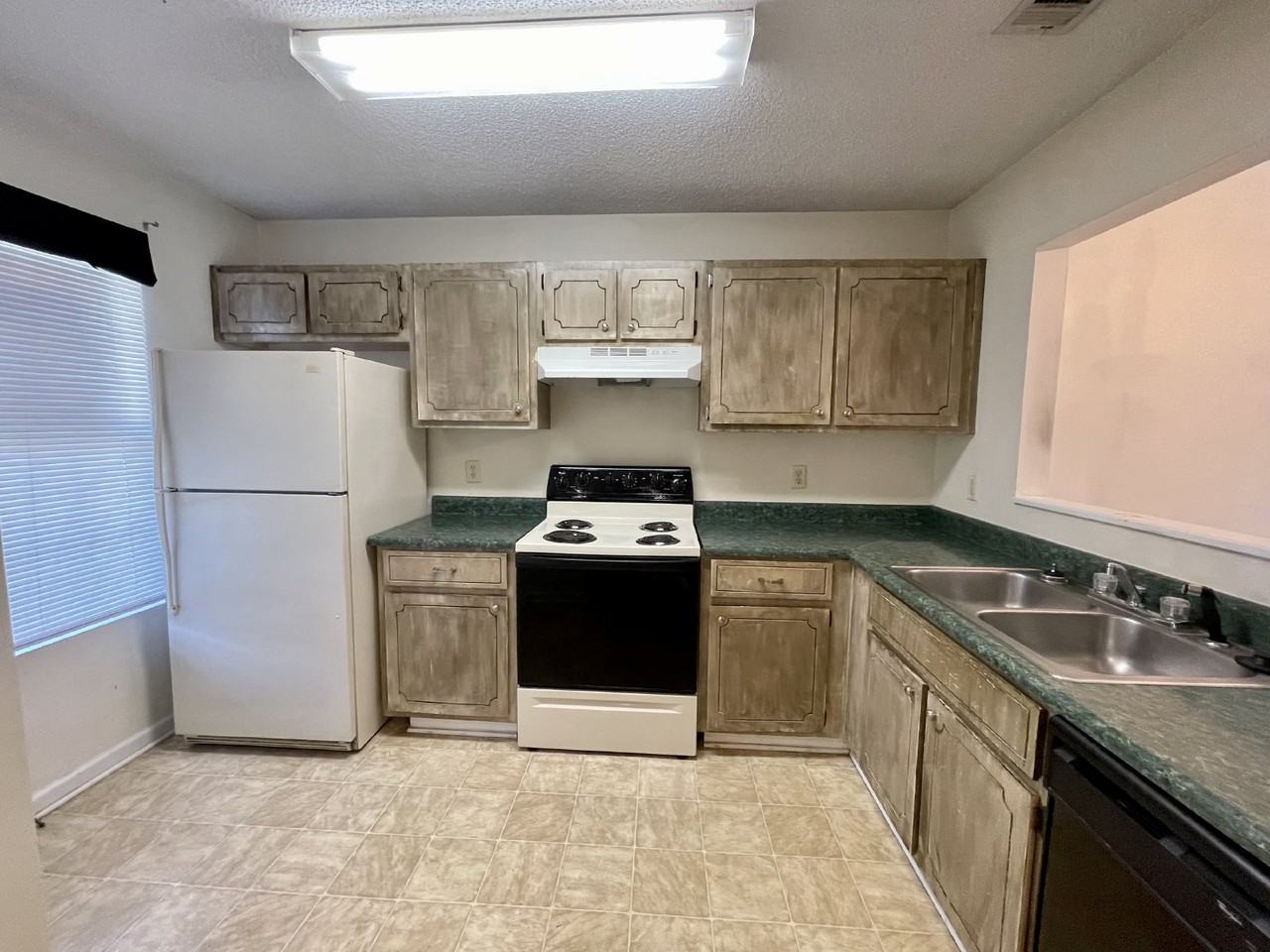 210 Magnolia Plantation Ct - Photo 5 of 14