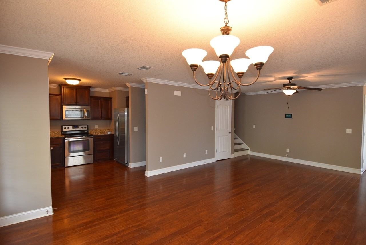 602 Amhearst Row - Photo 6 of 19