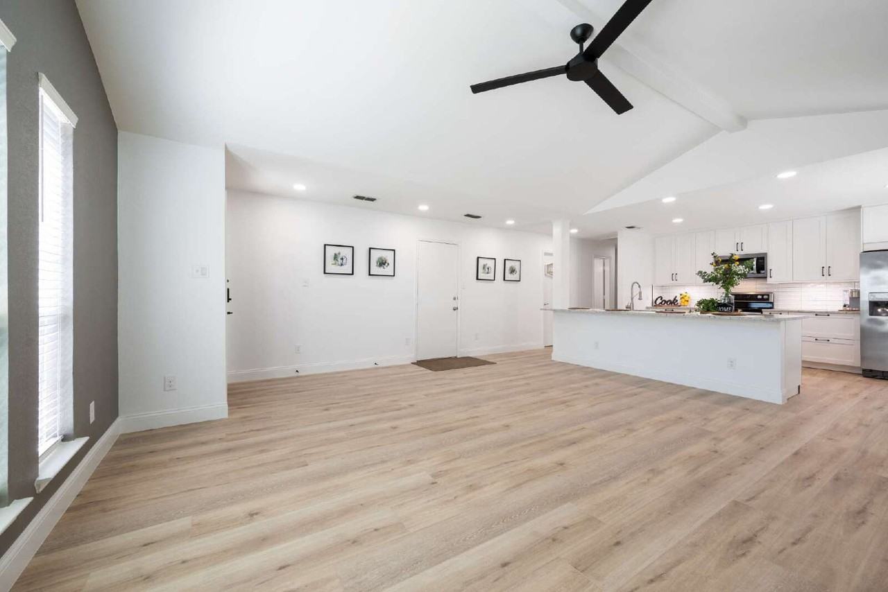 4021 Staghorn Cir N - Photo 3 of 35